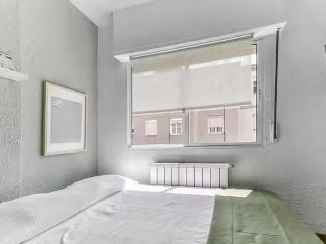Habitación en Calle San Pedro, Hospital