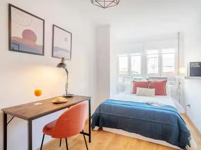 Habitación en Calle Valdés, Centre