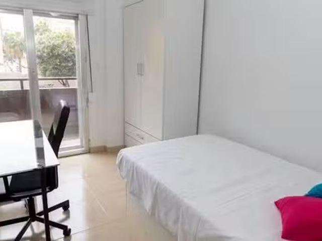 Habitación en Carrer Aben al Abbar, Albors