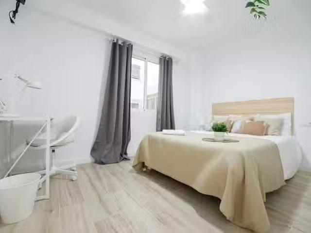 Habitación en Carrer Campoamor, Ciutat Jardí