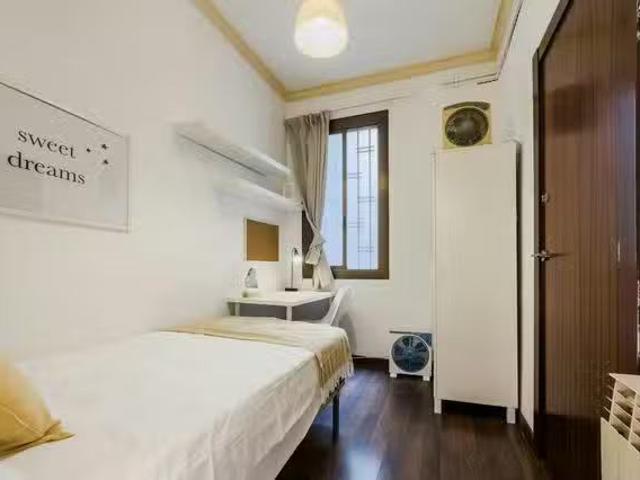 Habitación en Carrer de València, Eixample