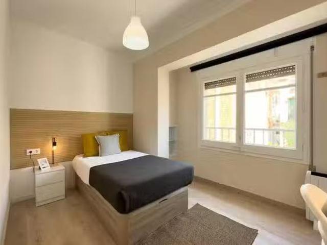 Habitación en Carrer de Verdi, La Salut