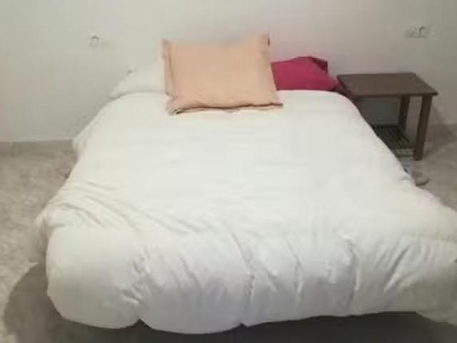 Habitación en Carrer de Viladomat, La Nova Esquerra de l'Eixam.
