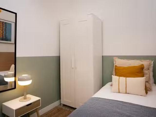Habitación en Carrer de Calàbria, 125