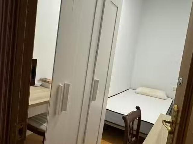 Habitación en Carrer de Calàbria, La Nova Esquerra de l'Eixample