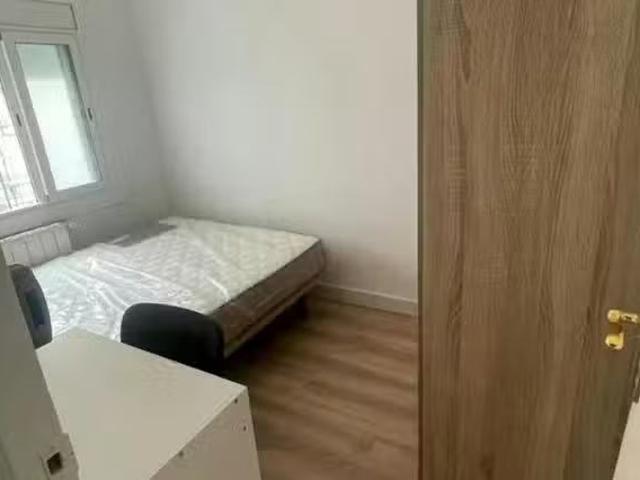 Habitación en Carrer de Castella, Provençals de Poblenou