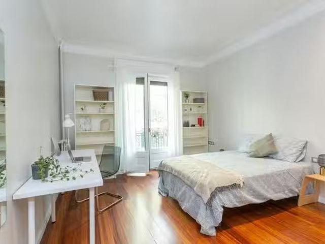 Habitación en Carrer de Còrsega, Eixample