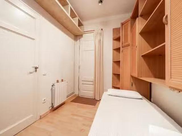 Habitación en Carrer de la Indústria, Sagrada Familia