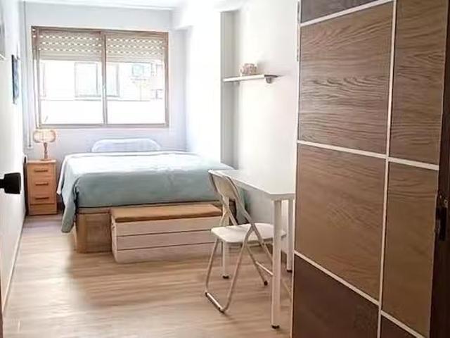 Habitación en Carrer de la Puebla de Valverde, Patraix
