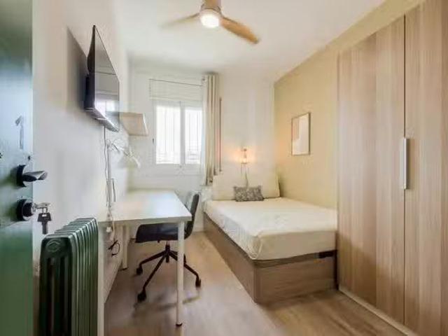 Habitación en Carrer de Lepant, Eixample