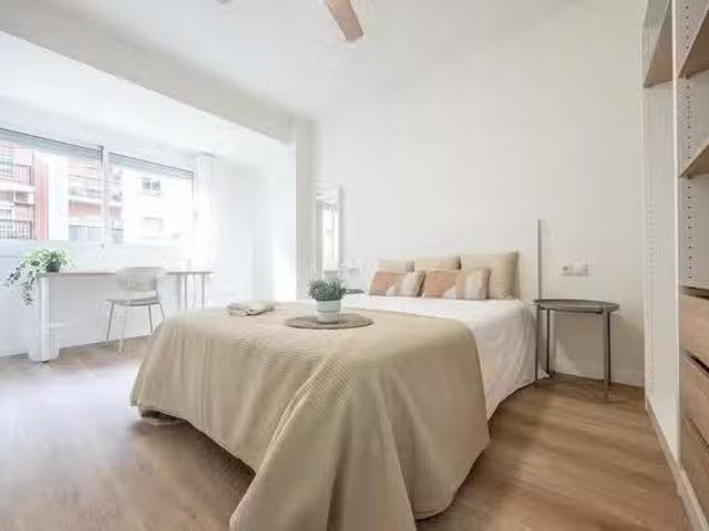 Habitación en Carrer de l'Escultor Josep Capuz, Quatre Carreres