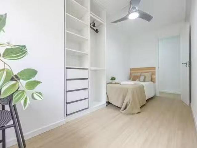 Habitación en Carrer de Màlaga, La Saïdia