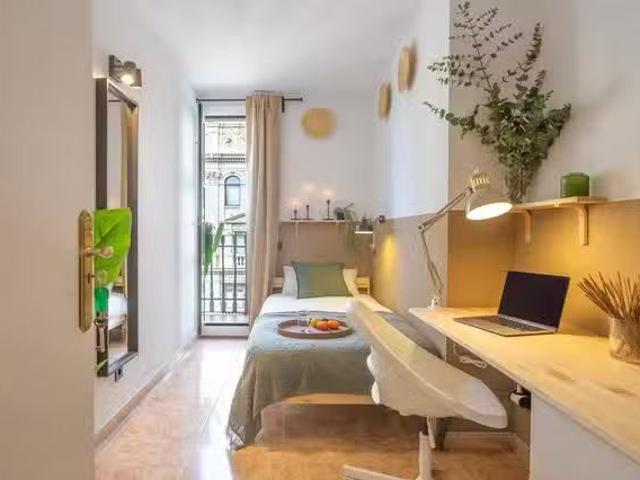 Habitación en Carrer de Pelai, 10