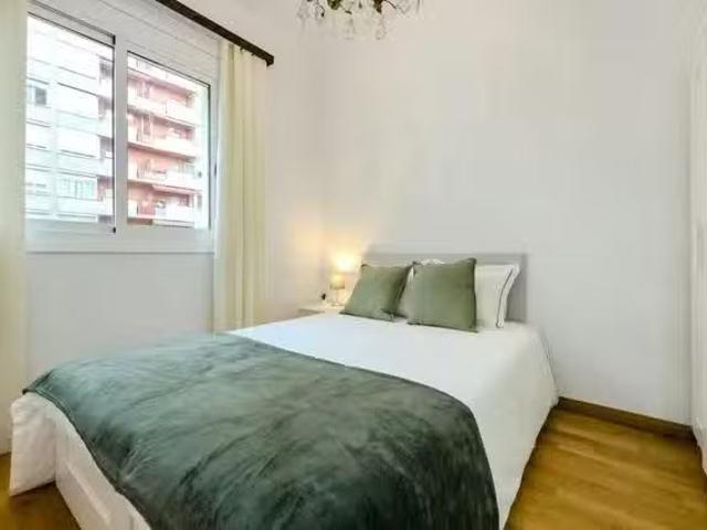 Habitación en Carrer de Pi i Margall, Camp d'en Grassot i Gràc.