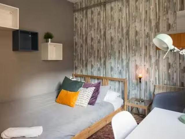 Habitación en Carrer de Roger de Llúria