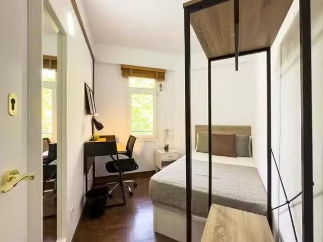 Habitación en Carrer de Roger de Llúria