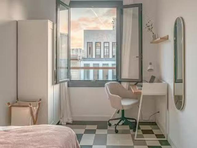 Habitación en Carrer de Roger de Llúria, L'Eixample