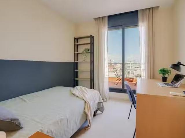 Habitación en Carrer de Roger de Llúria, L'Eixample