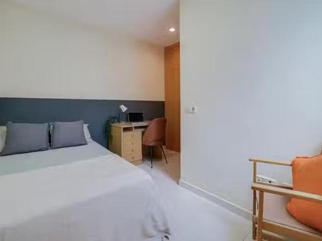 Habitación en Carrer de Roger de Llúria, L'Eixample