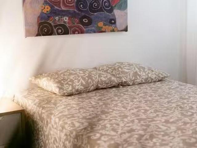 Habitación en Carrer de Santa Teresa, El Mercat