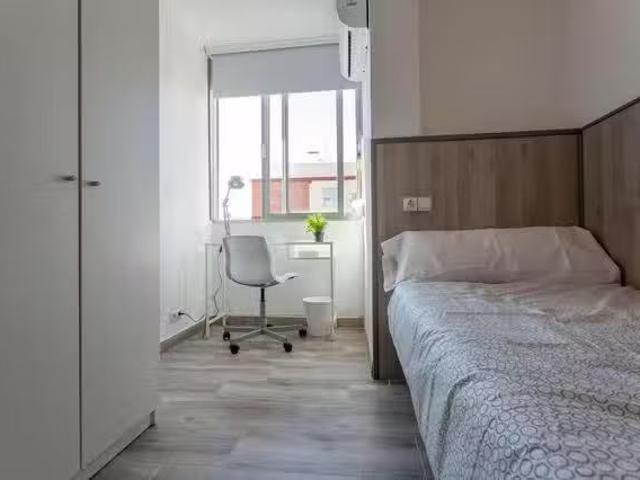 Habitación en Carrer de Sèneca, L'Amistat