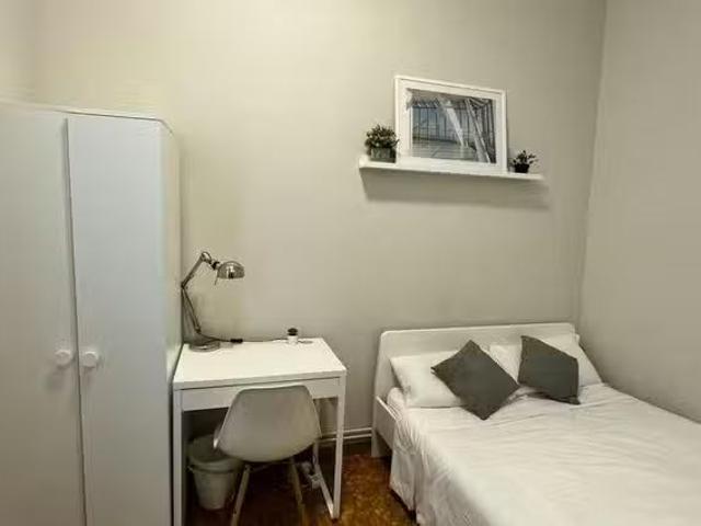 Habitación en Carrer d'Enric Granados, l'Antiga Esquerra de l'.