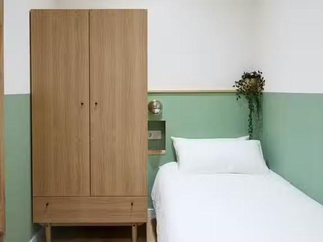 Habitación en Carrer del Comte Borrell, La Nova Esquerra de l'.