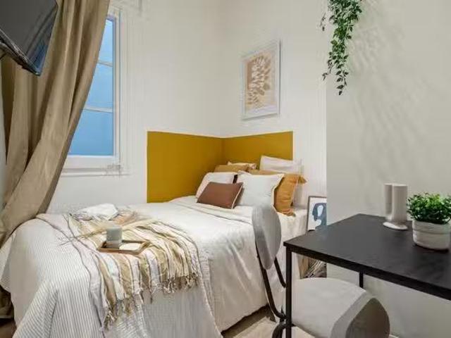 Habitación en Carrer del Comte Borrell, L'Eixample