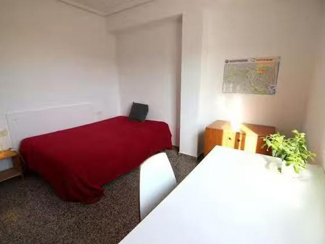 Habitación en Carrer del Doctor Vicente Pallarés, Algirós
