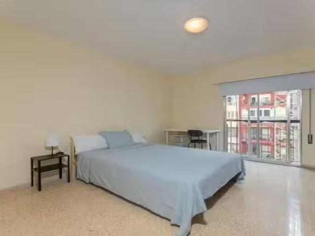 Habitación en Carrer del Mestre Esteban Català, Jaume Roig