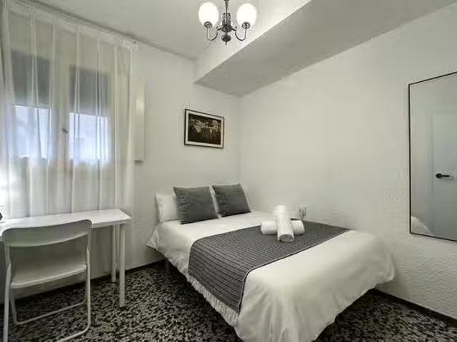 Habitación en Carrer del Poeta Más i Ros, Algirós