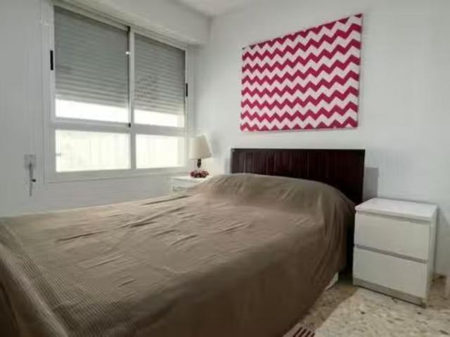 Habitación en Carrer del Periodista José Ombuen, El Pla del Real