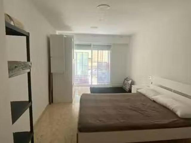 Habitación en Carrer del Periodista José Ombuen, El Pla del Real