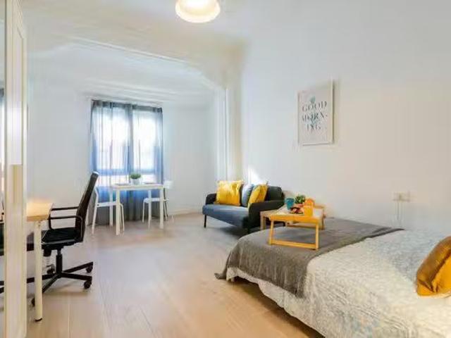Habitación en Carrer d'Honorat Juan, Extramurs