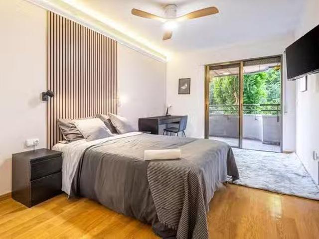 Habitación en Carrer Italia, Ensanche Diputación