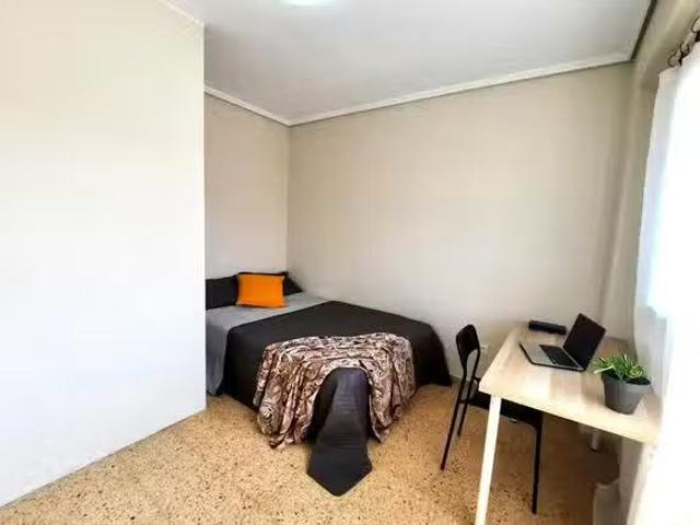 Habitación en Carrer Mestre Marçal, Torrefiel
