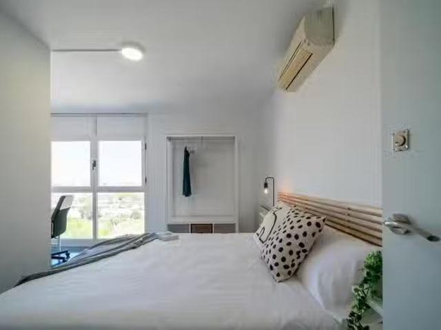 Habitación en Carrer Serpis, Ciutat Jardí