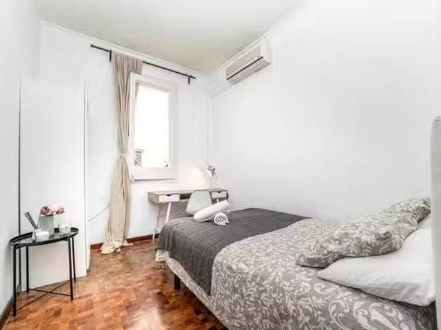 Habitación en Gran Via de les Corts Catalanes, Dreta de l'Eixa.