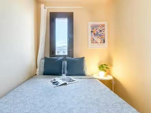 Habitación en Gran Via de les Corts Catalanes, Dreta de l'Eixa.