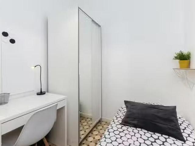 Habitación en Gran Via de les Corts Catalanes, La Nova Esquerr.
