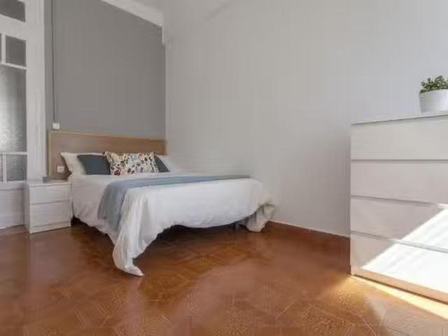 Habitación en Gran Via de les Germanies