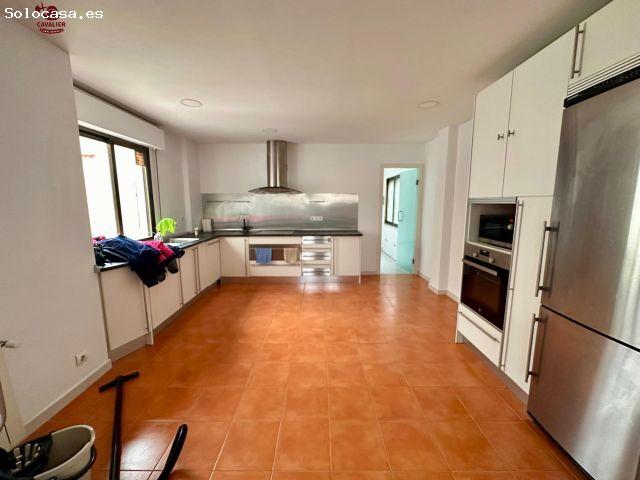 HABITACION en luminoso ático, situado a escasos metros de Juan Bravo. Amueblada y equipada con cama