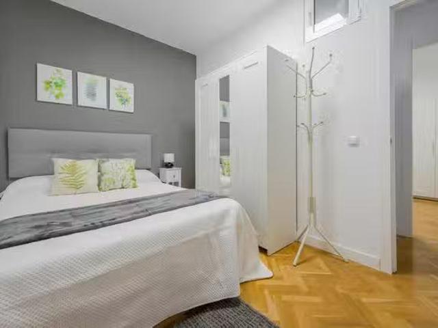 Habitación en Paseo de la Castellana, Almenara