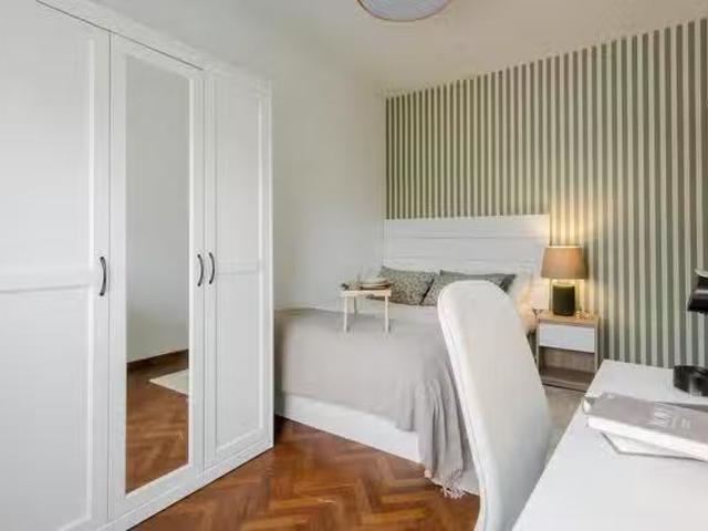 Habitación en Paseo de la Castellana, Tetuán