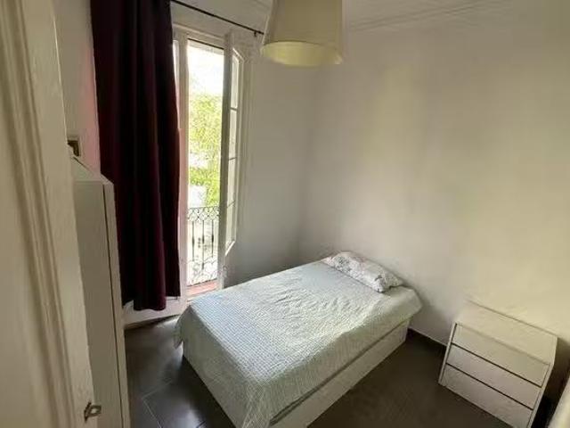 Habitación en Passeig de Lluís Companys, S. Pere, Santa Cateri.