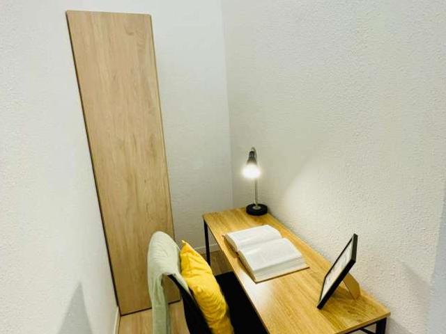 Habitación en piso compartido, Universidad, Madrid