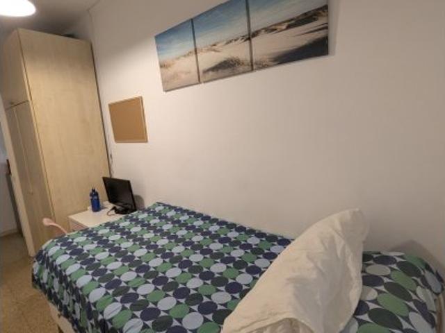 Habitación en piso compartido, Vera
