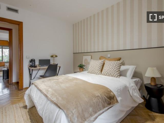 Habitación en piso compartido, Adelfas, Madrid