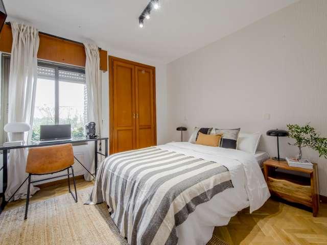 Habitación en piso compartido, Adelfas, Madrid