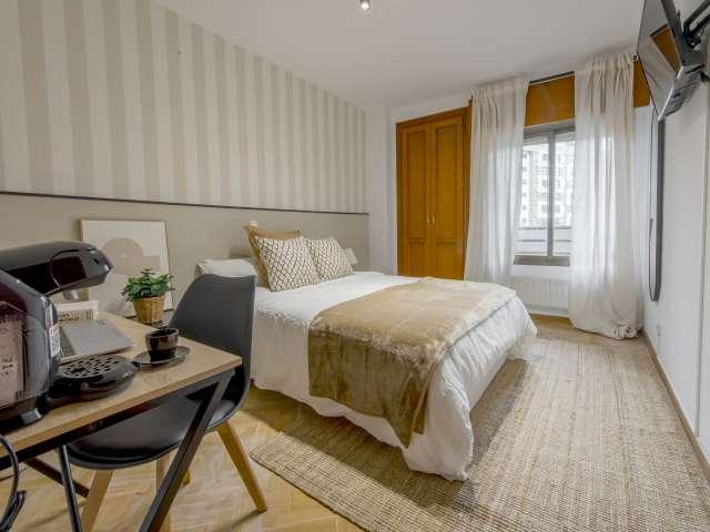 Habitación en piso compartido, Adelfas, Madrid